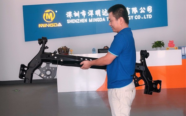 重磅新闻:乐鱼3D打印机MD-666 1:1打印汽车保险杠,无缝组装,模拟真实场景