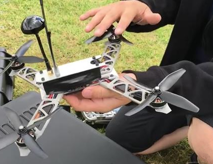 3D打印无人机来啦如今,3D打印技术正“无孔不入”地渗透到人们的生活中,3D打印机几乎可应用于市场各细分行业。在无人机制造领域中,相对传统制造,3D打印无人机有着不可比拟的优势,3D打印机正以自身独特(图1) 3D打印无人机来啦如今,3D打印技术正“无孔不入”地渗透到人们的生活中,3D打印机几乎可应用于市场各细分行业。在无人机制造领域中,相对传统制造,3D打印无人机有着不可比拟的优势,3D打印机正以自身独特(图1)